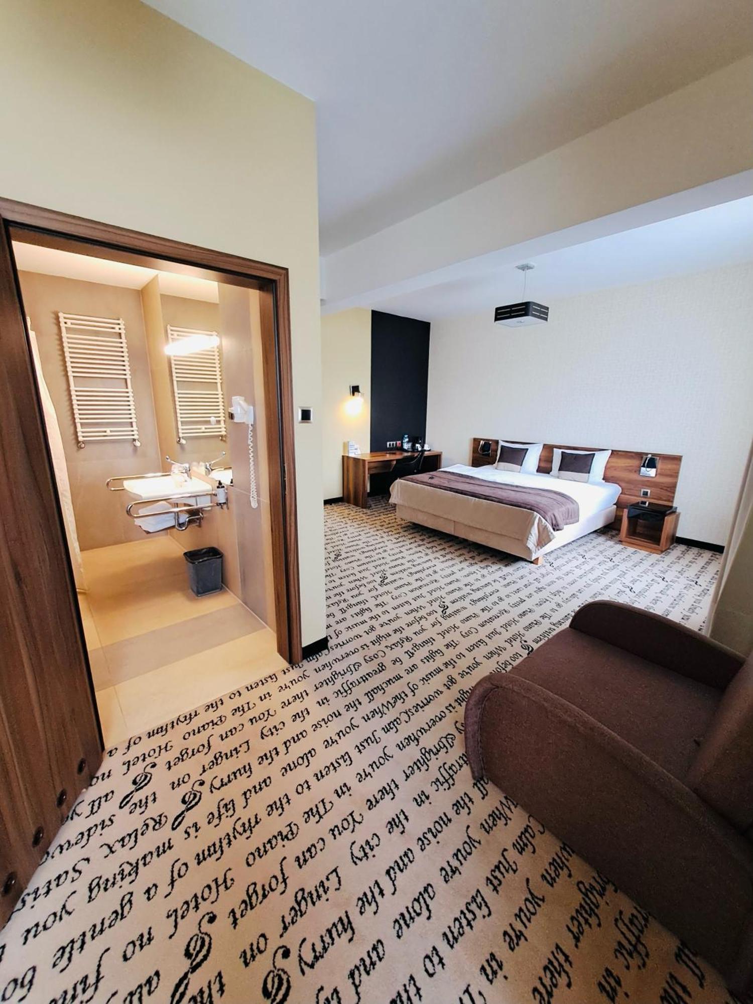 Hotel Piano Lublin Eksteriør bilde